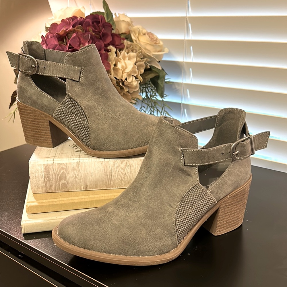 Super cute Qupid Booties